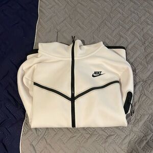 White mens Nike tech size Medium